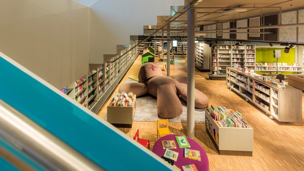 Realisatie van vernieuwde bibliotheekinrichting voor...